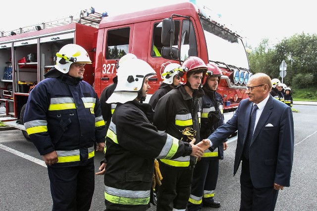 Tadeusz Ferenc dziękuje strażakom za szybką reakcję.