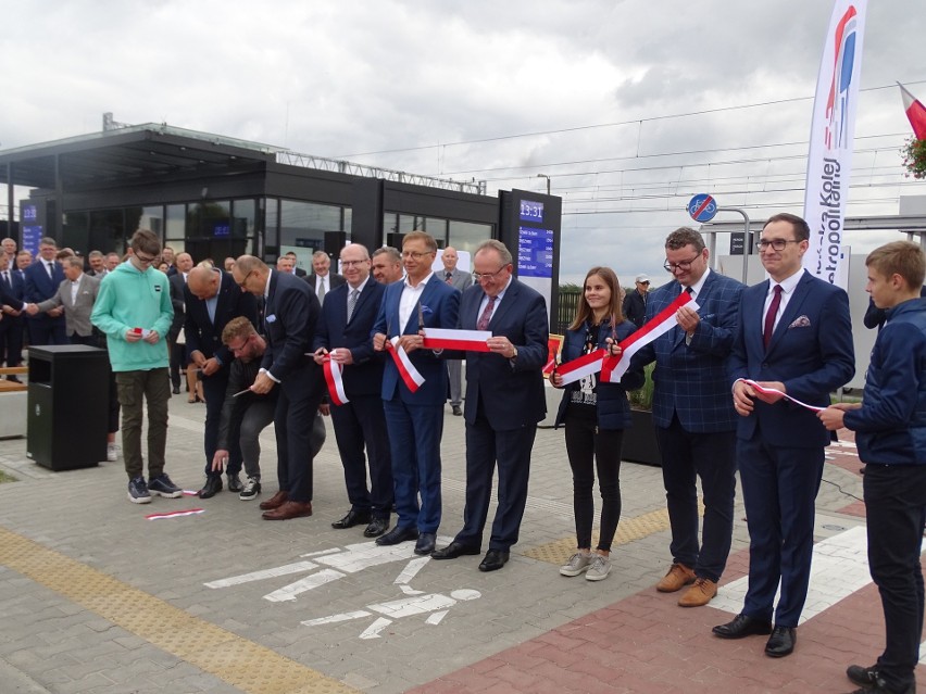 Oficjalnie otwarto nowy zintegrowany węzeł przesiadkowy w...