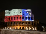 Flaga Polski na Koloseum w Rzymie. Włochy uczcziły wejście 10 krajów do UE 20 lat temu
