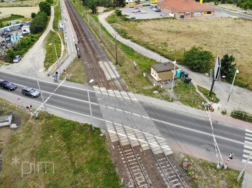 Przez te tory kolejowe w ciągu doby przejeżdża ok. 10 tys....