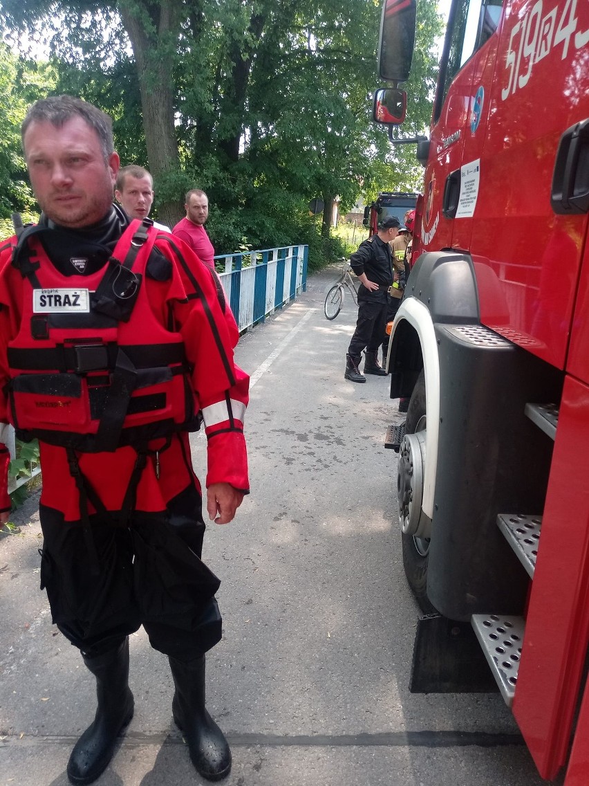 W Rudniku nad Sanem strażacy wyłowili z rzeki ciało kobiety