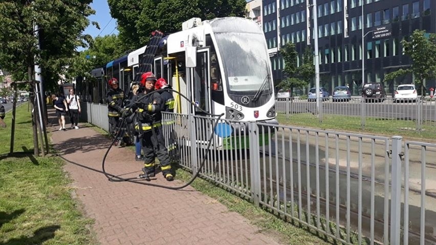 Brama Portowa: Zapalił się tramwaj. Jest objazd i komunikacja zastępcza