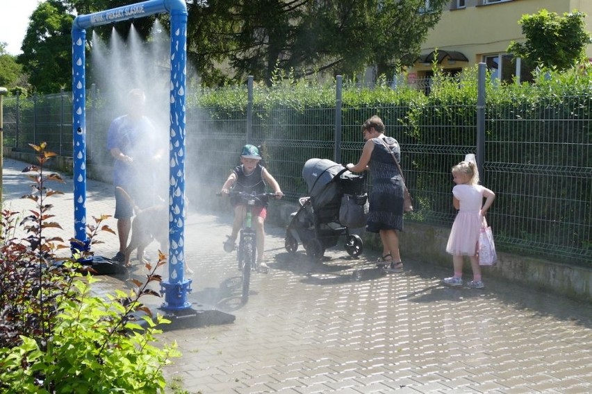 Zobacz kolejne zdjęcia. Przesuwaj zdjęcia w prawo - naciśnij...