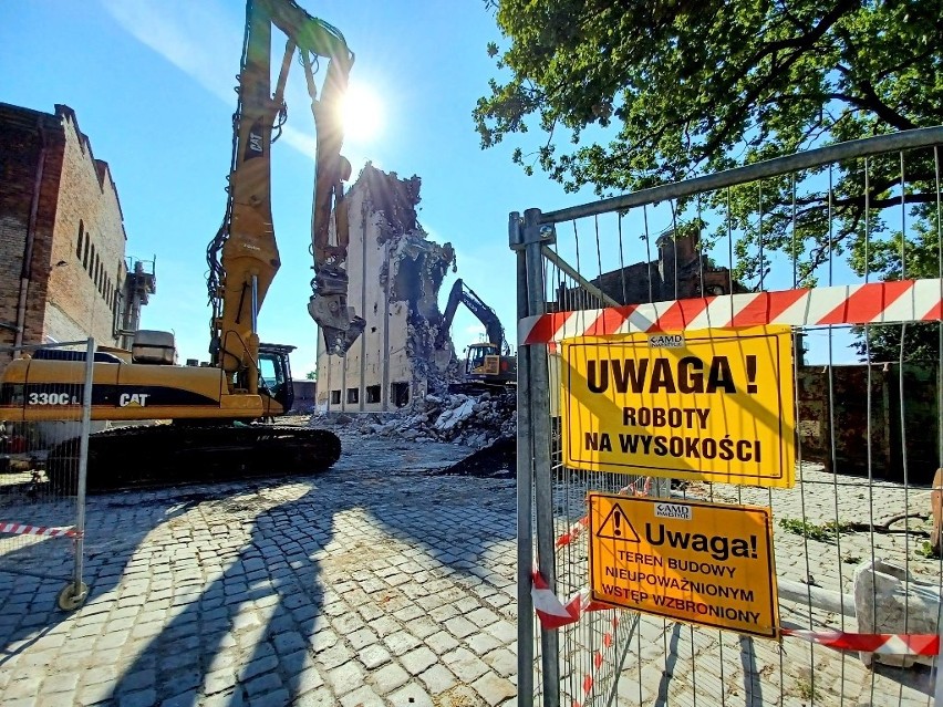 Wyburzanie budynków w Porcie Miejskim we Wrocławiu 8.09.2021