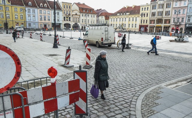 W poniedziałek (20 maja) kończą się konsultacje społeczne w sprawie ograniczenia ruchu w okolicy Starego Rynku w Bydgoszczy. Każdy kto chce zgłosić swoje uwagi może to zrobić przez Internet już tylko dzisiaj.Szczegóły proponowanych zmian i mapa na kolejnych stronach >>>>Czy bydgoskie szkoły są bezpieczne?