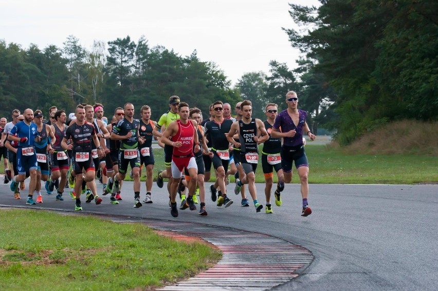 Duathloniści i biegacze pojawili się na Torze Poznań już po...