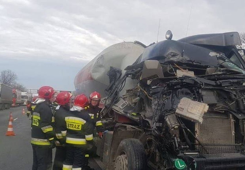 Wypadek na A4 pod Wrocławiem. Duże utrudnienia (ZDJĘCIA)