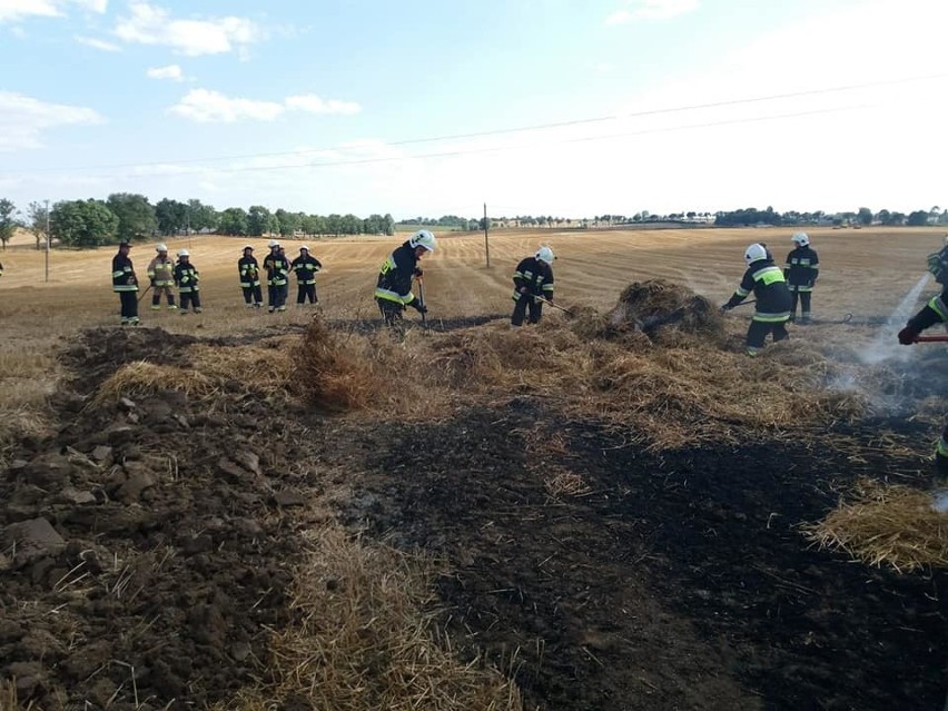 Pożar rżyska w Jankowicach w powiecie grudziądzkim [zdjęcia]