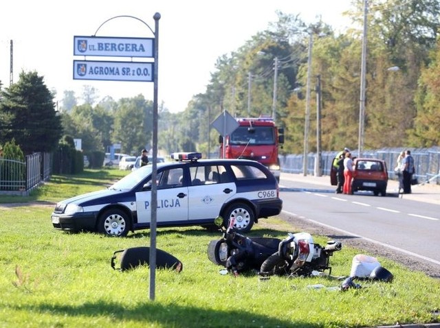 Na ulicy Chojnickiej w Sępólnie doszło do wypadku z udziałem daewoo matiza oraz skutera.