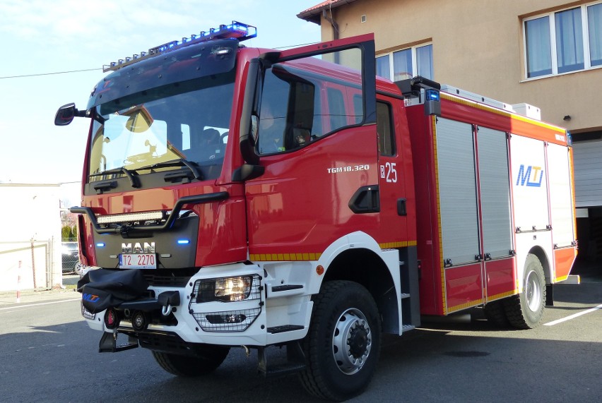 Kolbuszowscy strażacy mają nowy samochód ratowniczo-gaśniczy. Kosztował ponad milion złotych
