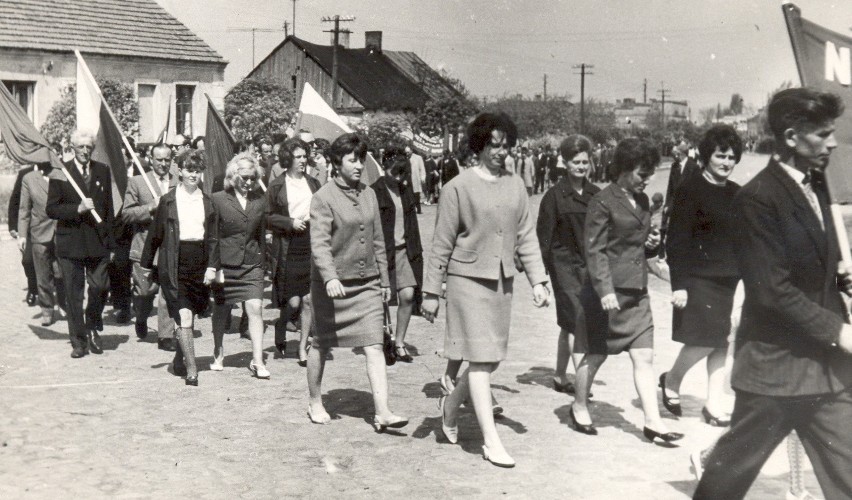 Uroczystości 1-majowe w Osięcinach. Rok 1968