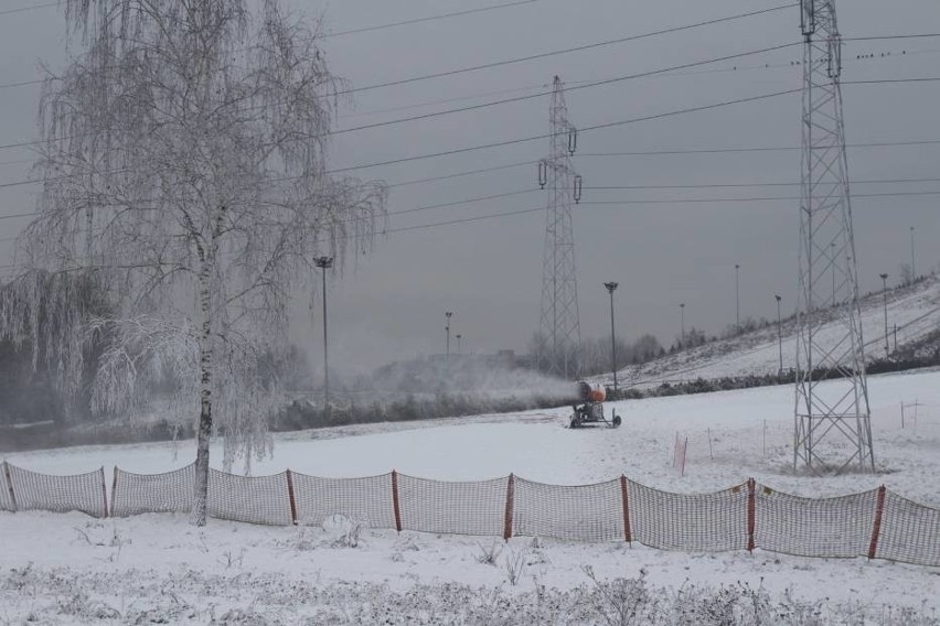 Wyciąg narciarski w Sosnowcu zamknięty, chociaż śniegu nie...