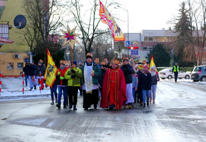 Trzej Królowie przeszli przez Tarnobrzeg. Radosne i szczodre świętowanie [ZDJĘCIA]  