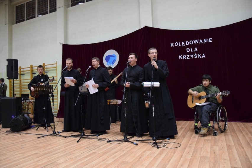 Kolęda za wózek. Przyjaciele zaśpiewali dla Krzyśka z Aleksandrowic