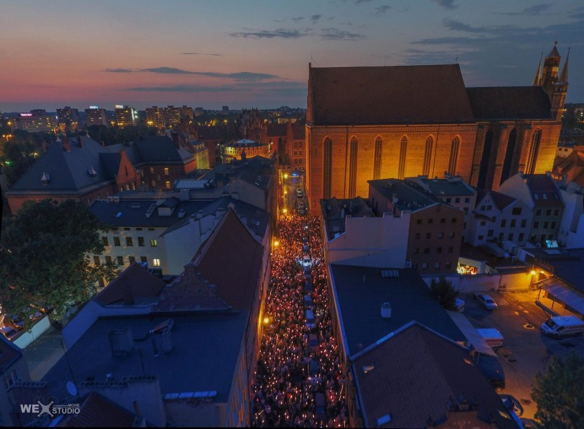 Tak wyglądał piątkowy pokojowy toruński protest w obronie...