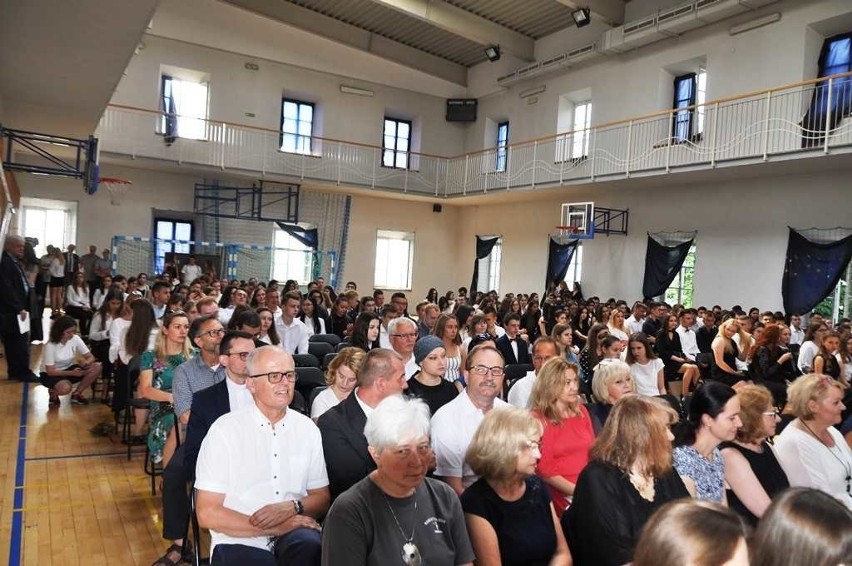 Uroczyste zakończenie roku szkolnego w szkołach ponadgimnazjalnych w Sandomierzu [NOWE ZDJĘCIA]