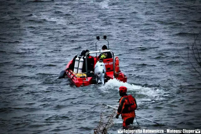 W sobotę 16 grudnia trwały poszukiwania zaginionego kajakarza, którego wywrócony kajak znaleziono na jeziorze Wolickim. Późnym wieczorem odnaleziono ciało mężczyzny.