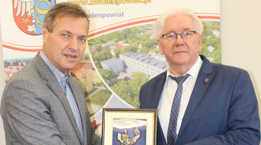 Na zdjęciu od lewej: Sławomir Baćkowski, dyrektor...