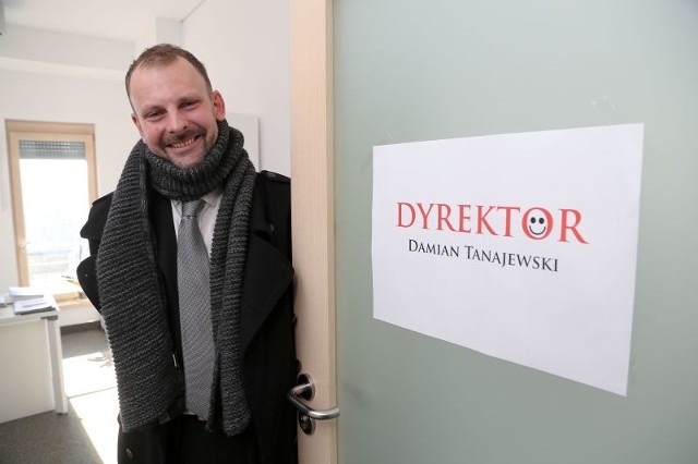 Damian Tanajewski od sierpnia 2014 roku pełni obowiązki dyrektora OiFP. Teraz wygrał konkurs na to stanowisko. 