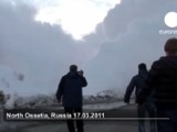 Jak spuścić sobie na głowę lawinę śnieżną? Rosjanin potrafi (wideo)