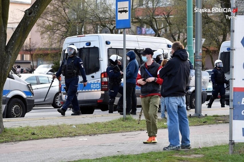 Policjanci zabezpieczali GKS-u Tychy z Radomiakiem....