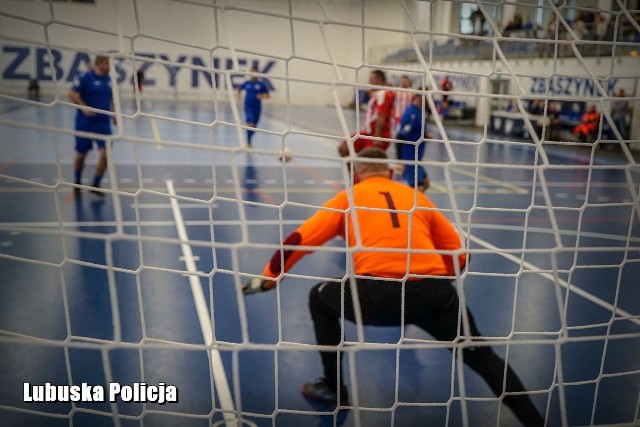 Trzynaście drużyn reprezentujących wszystkie jednostki Policji województwa lubuskiego zmagało się w Pierwszym Halowym Turnieju Piłki Nożnej Komend Wojewódzkiej, Miejskich oraz Powiatowych