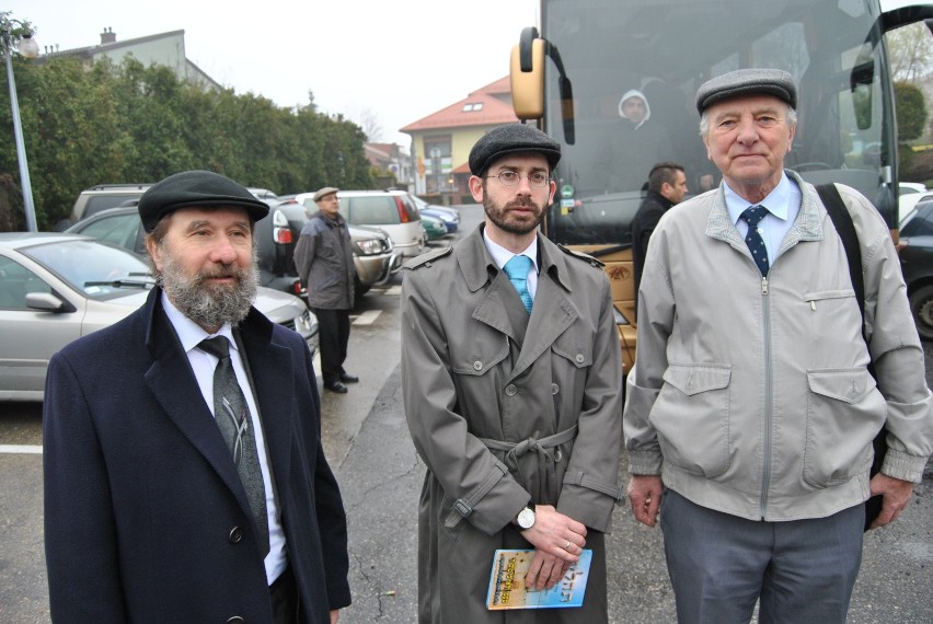 Trzebinia. Żydzi odsłonili tablicę pamiątkową w miejscu synagogi [ZDJĘCIA]