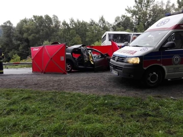 Śmiertelny wypadek na drodze krajowej nr 75 w Witowicach Górnych. Nie żyją dwie osoby