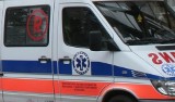 Wypadek przy pracy w Kosowicach. Na mężczyznę najechał traktor