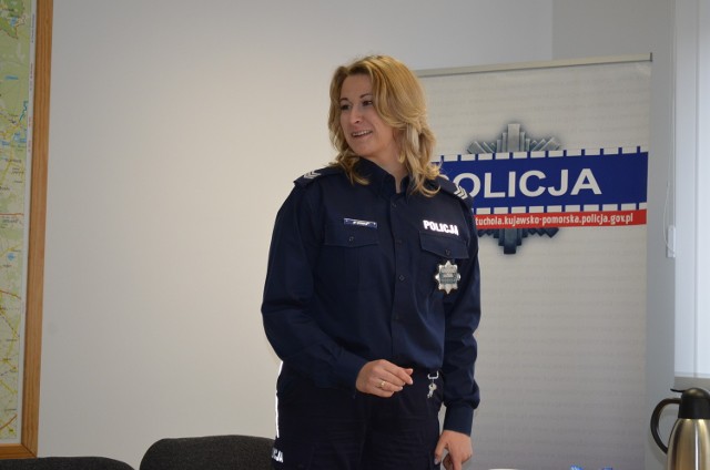 Justyna Janiak, oficer prasowy zaprasza do komendy o godz. 12.
