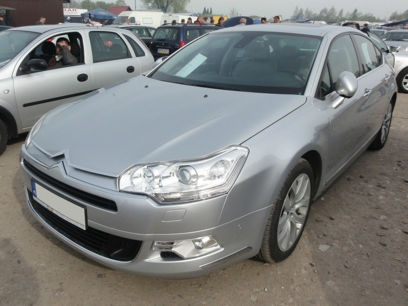 Silnik 2,7 diesel, rok produkcji 2008, cena ok. 30000 zł.