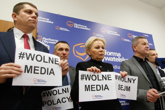 Podkarpaccy politycy Platformy Obywatelskiej na dzisiejszej konferencji prasowej mówili, że kryzys parlamentarny wywołał Marek Kuchciński, marszałek Sejmu.