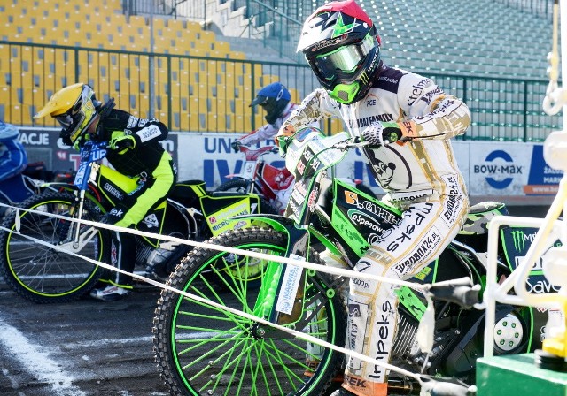 Ekantor.pl Falubaz Zielona Góra już po pierwszych sparingach. Zielonogórzanie w najpierw pokonali w piątek Częstochowie miejscowego Włókniarza 52:38. A w niedzielę odbył się kolejny test-mecz. Rywalem była pierwszoligowa Unia Tarnów. Zielonogórzanie rozgromili rywali 69:22.[/b]