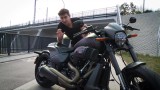 Test Harley-Davidson FXDR 114. Inspirowany wyścigami dragsterów (video) 