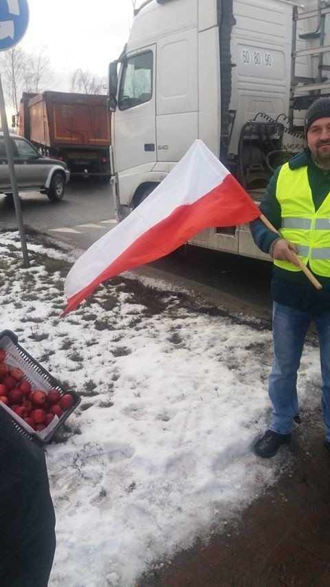 AGRO powstanie 2019 w Świętokrzyskiem. We wtorek rolnicy blokowali ważne skrzyżowanie dróg krajowych 9 i 79