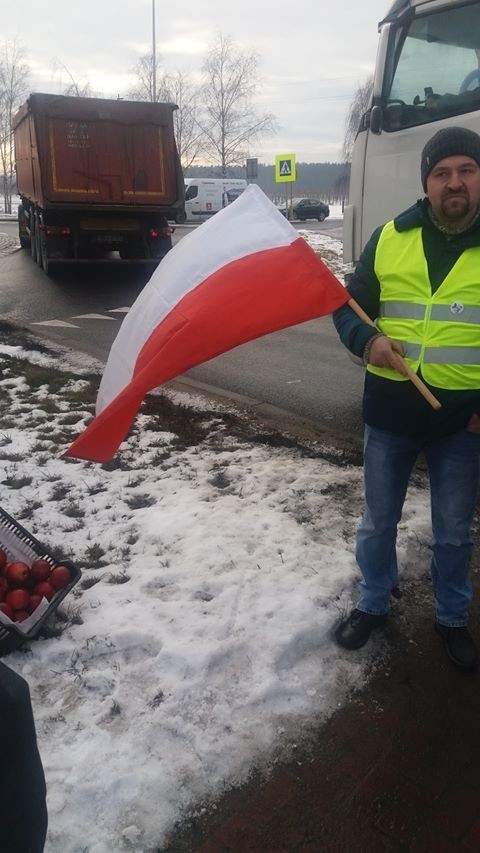 AGRO powstanie 2019 w Świętokrzyskiem. We wtorek rolnicy blokowali ważne skrzyżowanie dróg krajowych 9 i 79