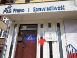 Siedziba PiS w Szczecinie obrzucona czerwoną farbą. To nie pierwszy atak wandalizmu w tym miejscu