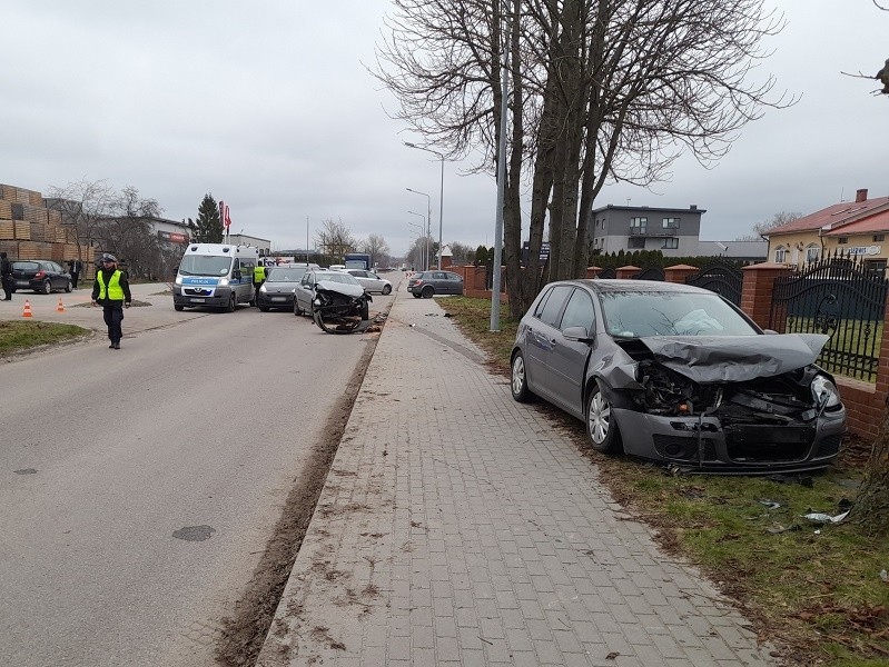 Po zderzeniu samochodów w Lęborku dwie kobiety trafiły do szpitala