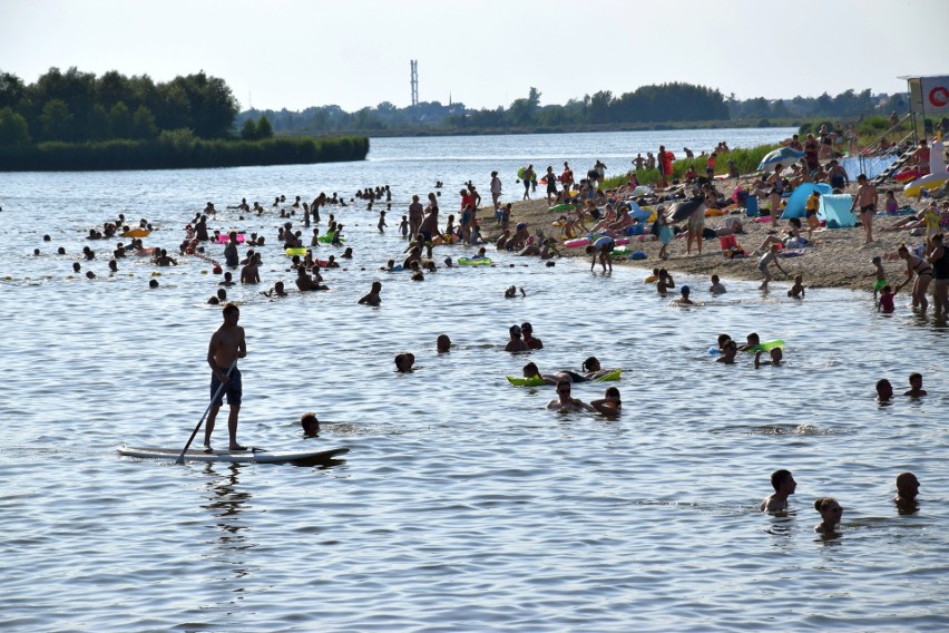 Kąpielisko nad zalewem kluczborskim w Ligocie Górnej.