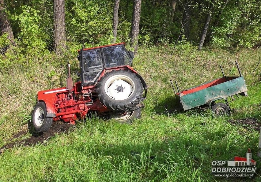 Zasłabł i wjechał traktorem do rowu [zdjęcia]