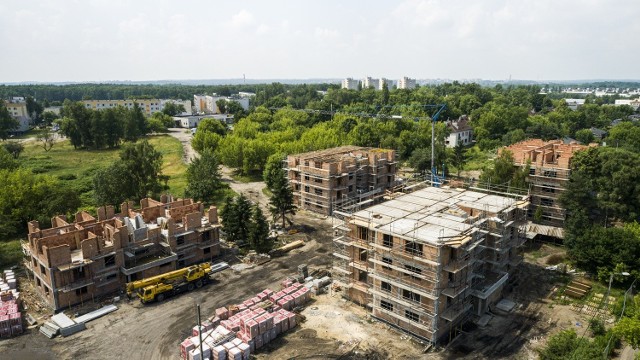 Tak obecnie wygląda budowa mieszkań komunalnych przy ulicy Traugutta w Sosnowcu. Zobacz kolejne zdjęcia. Przesuń zdjęcia w prawo - wciśnij strzałkę lub przycisk NASTĘPNE