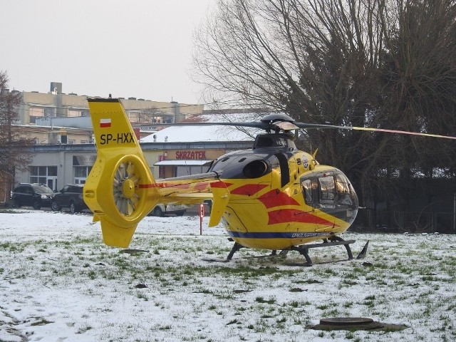 Lotnicze Pogotowie Ratunkowe na Oś.Wyszyńskiego. Potrzebny był szybki transport do Gdańska