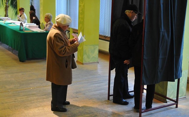 Jak do tej pory wybory samorządowe w Toruniu przebiegają spokojnie, nie ma żadnych incydentów
