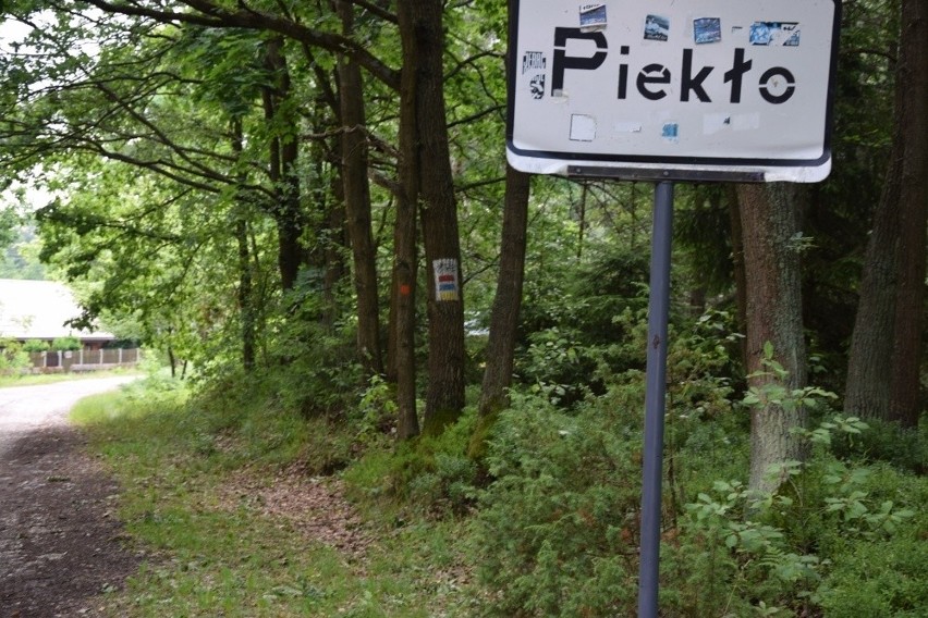 Z Piekła zniknęła… tablica z nazwą miejscowości