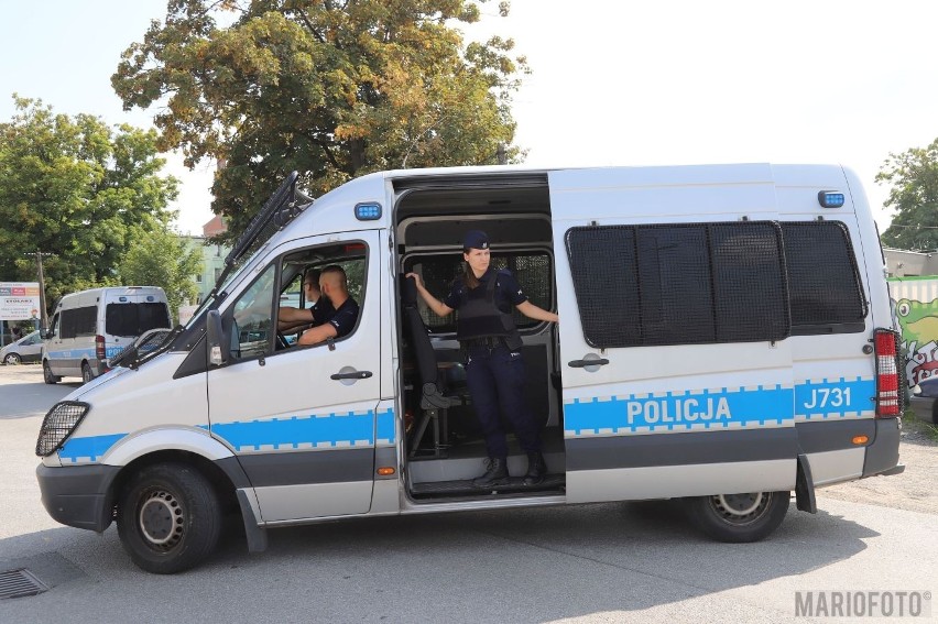 Opole. Akcja policji na ulicy Kępskiej. Uzbrojeni mundurowi zatrzymali 41-latka