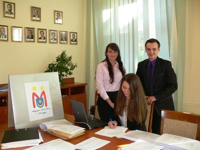 Miejska Komisja  Wyborcza do spraw Wyborów Młodzieżowej Rady Tarnobrzega pracowała przez kilka godzin i jak przyznał jej przewodniczący Kamil Kobylski, zadanie nie było łatwe.