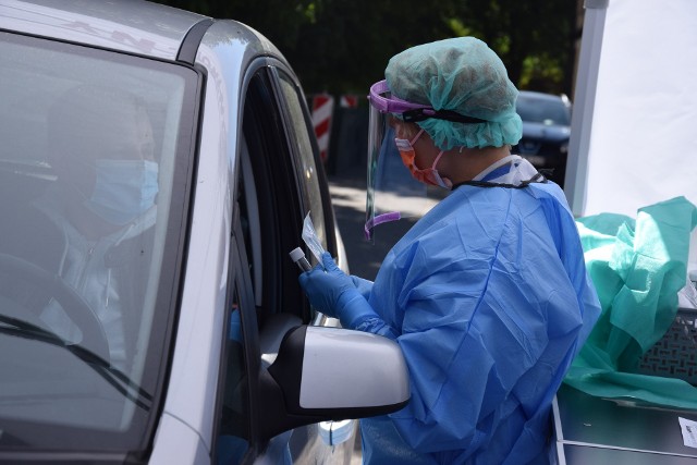 Mobilny punkt do testów na koronawirusa powstał na terenie szpitala przy ul. Walczaka w Gorzowie.