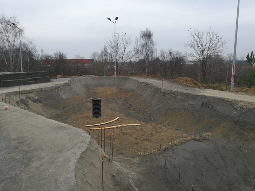 Na osiedlu Majowym w Szczecinie powstaje skatepark. Widać już efekty prac