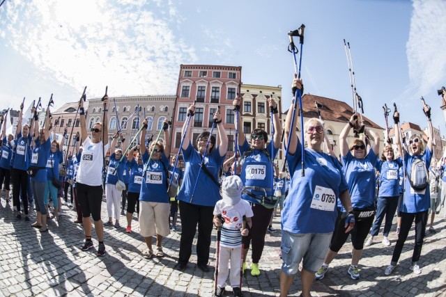 Marsz z kijkami organizowany przez Fundację "Neuca dla Zdrowia" cieszy się wielkim zainteresowaniem torunian. Kiedyś startował z Rynku Nowomiejskiego, ostatnio - z Błoni Nadwiślańskich