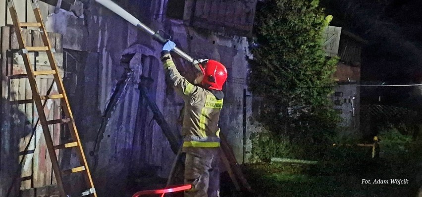 Do pożaru doszło w nocy z czwartku na piątek w miejscowości...